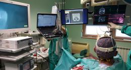 Istovremeno korištenje video slike, 3D-oblika anatomskih polja, kao i navigacije u prostoru, te u novije vrijeme upotreba robota u kirurgiji, sasvim sigurno pružaju veću sigurnost tijekom operacijskog postupka, skraćuju vrijeme operacije, kao i poslijeoperacijskog oporavka bolesnika