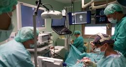 I prefer the system with highly precise, extremely small navigation instruments which guides the surgeon through the software, which provides the most flexible OR setup, with automatic recognition of the surgeon’s intent during the procedure, and with no need to press a button